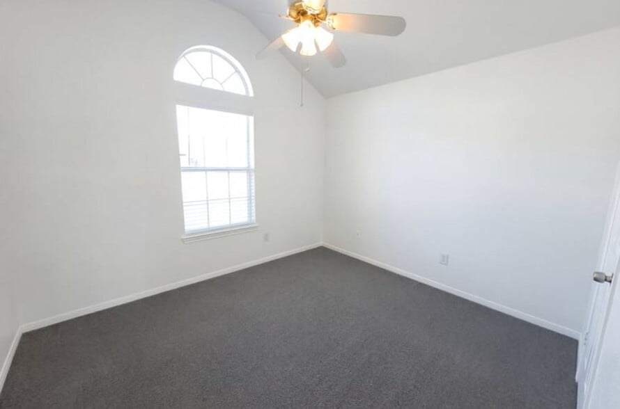 Building Photo - 3610 Crosscut Loop