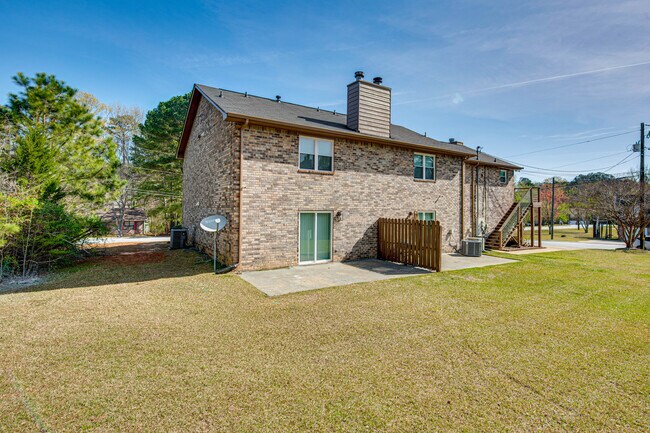Building Photo - 2056 Sitser Ln