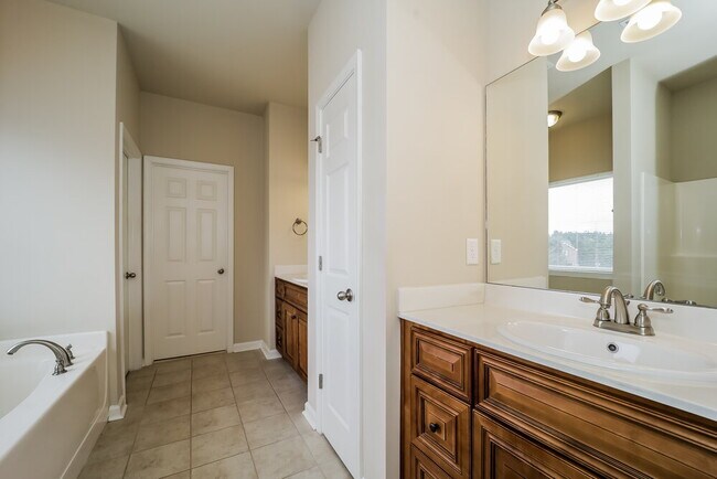 Building Photo - 176 Prescott Dr