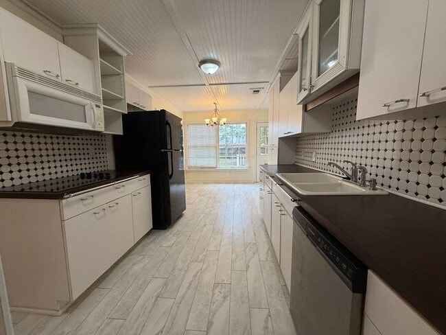 Building Photo - Pensacola - North Hill - 3 bedroom, 2 bath...