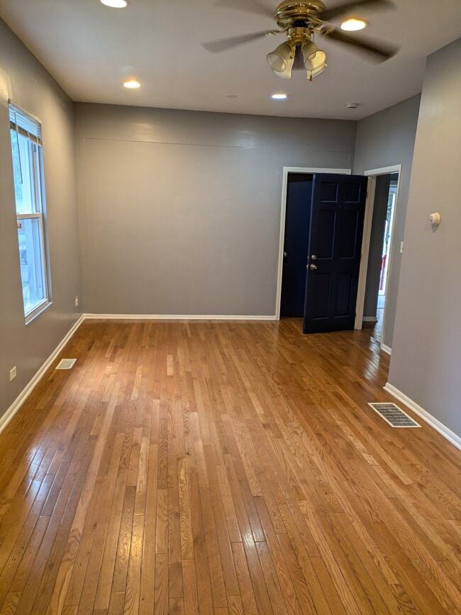 Building Photo - 149 S 14th Ave