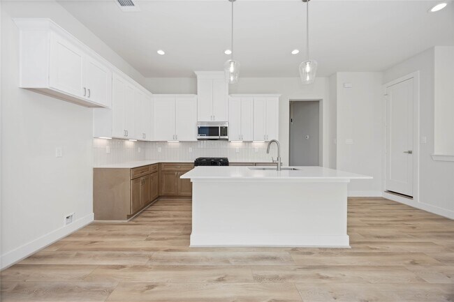 Building Photo - 6117 Campos Dr