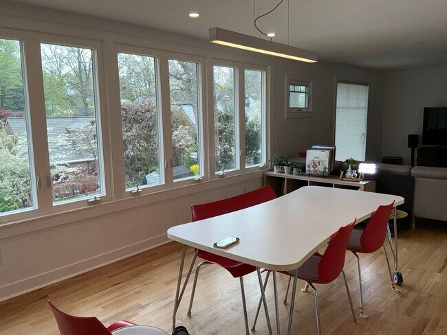 Building Photo - Fully remodeled 4BR 2.5BA colonial in 4 corners area of Silver Spring