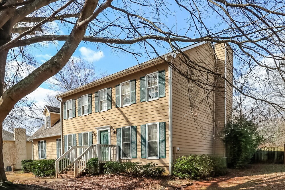 Building Photo - 2481 Meadowglen Trail