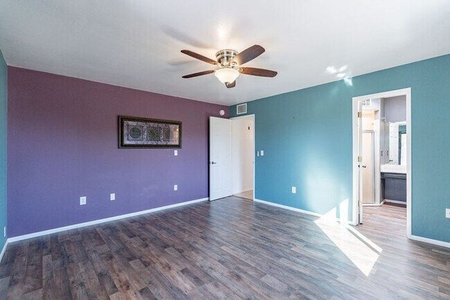 Building Photo - Pending/ Rented - 2-Car Garage & Fenced Yard! 2-Bed, 2-Bath Home in East Tucson