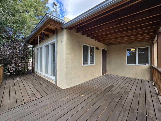 Building Photo - 295 Lomita St