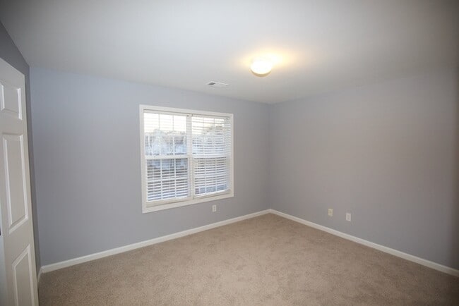 Building Photo - 7897 The Lakes Point