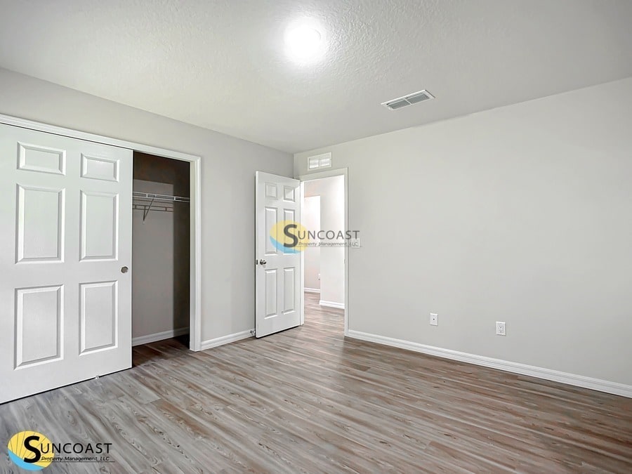 Building Photo - 11 Regis Ln