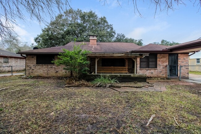 Building Photo - 353 Dawn Hill Dr