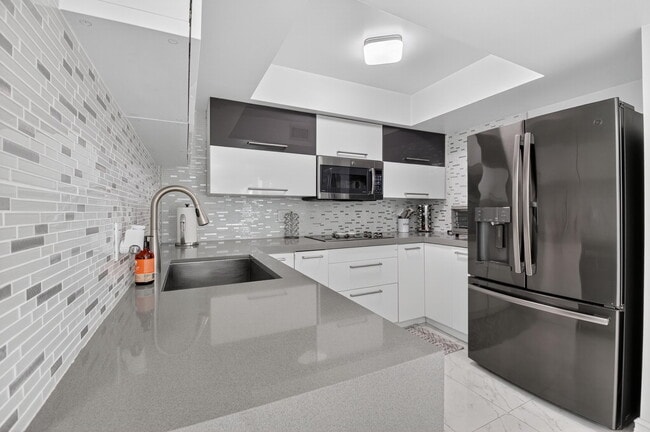 Building Photo - 4310 Village Dr