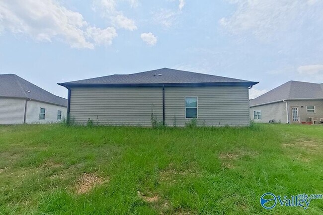 Building Photo - 30 HAWK LN