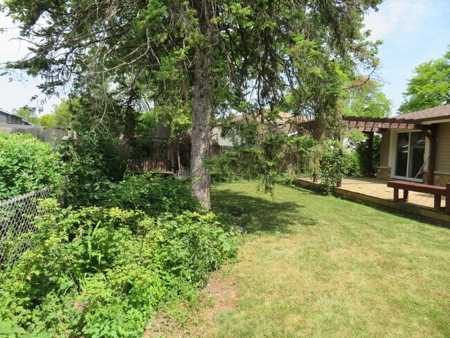 Building Photo - 932 Brantwood Ave