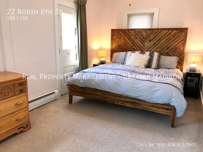 Building Photo - Updated 3 bedroom plus Den house near East...