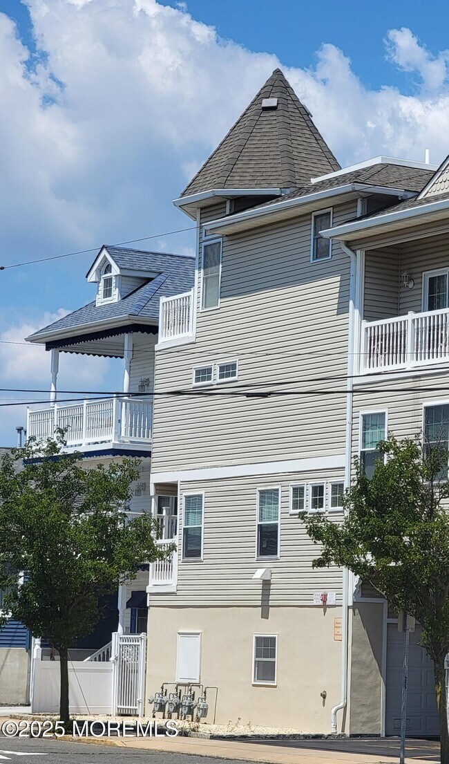 Building Photo - 1301 Boulevard