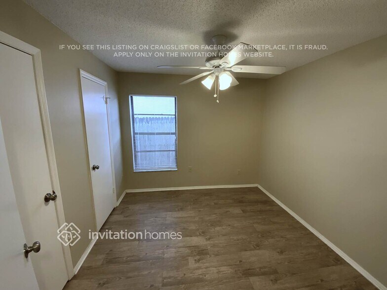 Building Photo - 3871 Biscayne Dr