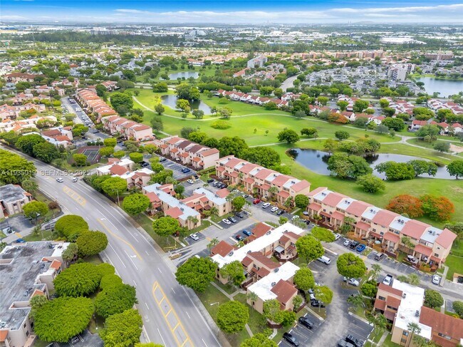 Building Photo - 341 W Park Dr