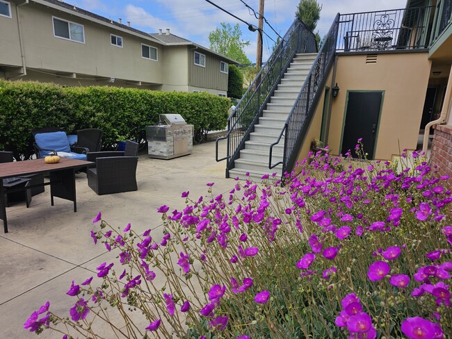 Building Photo - Los Gatos Garden Apartments