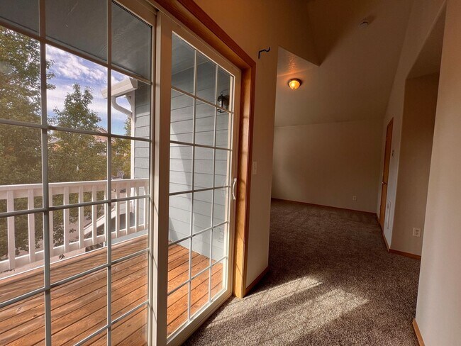 Building Photo - MOVE IN SPECIAL!! Beautifully Remodeled Ho...