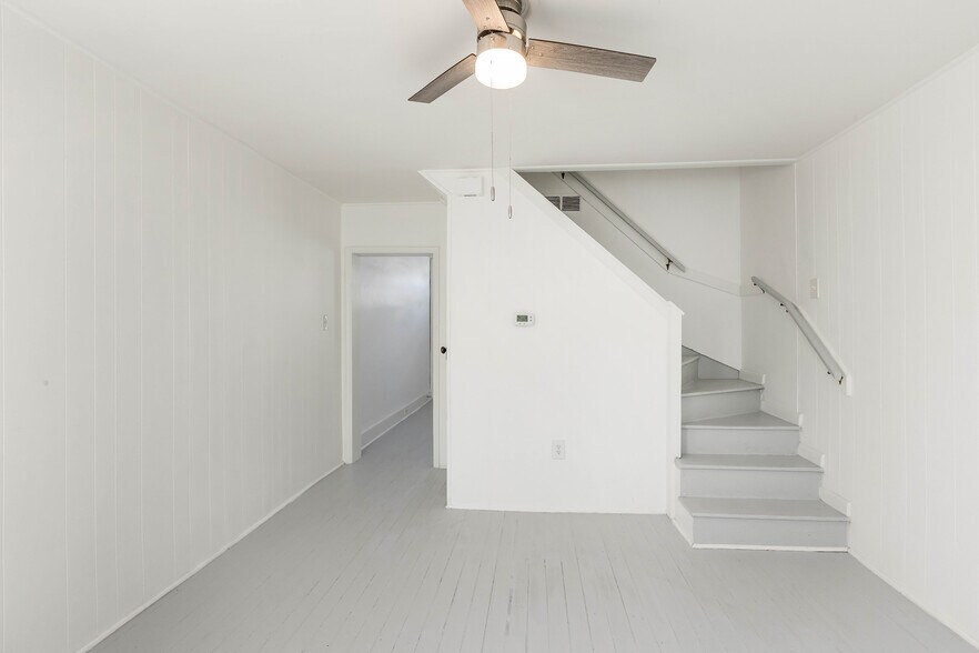 Building Photo - 19 Degrange St