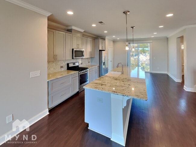 Building Photo - 2547 Statesville Ave