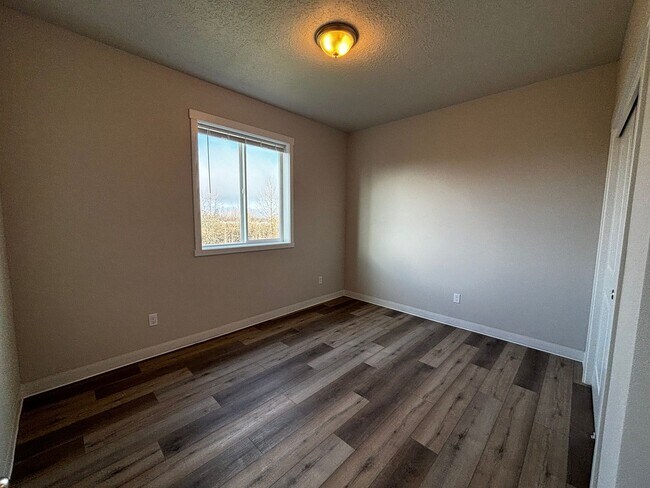 Building Photo - Newer Townhome in Quiet Neighborhood!