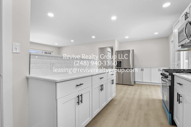 Building Photo - 32112 Pembroke St