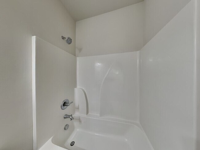 Building Photo - Available Now!! St Andrews Area!!