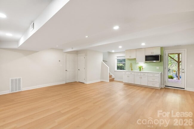 Building Photo - 100 Chadmore Dr