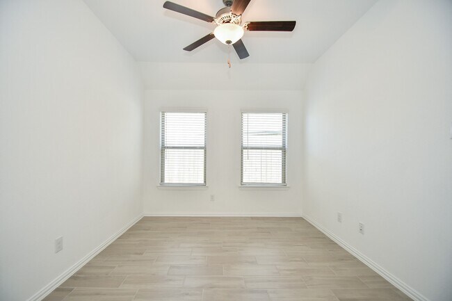 Building Photo - 2103 Vidalia Onion Ct