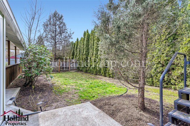 Building Photo - Gorgeous 3 Bedroom Home with SwimSpa Avail...