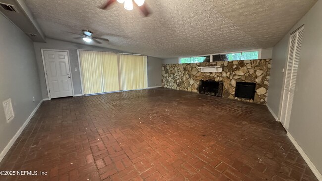 Building Photo - 1053 Cherbourg Ave E