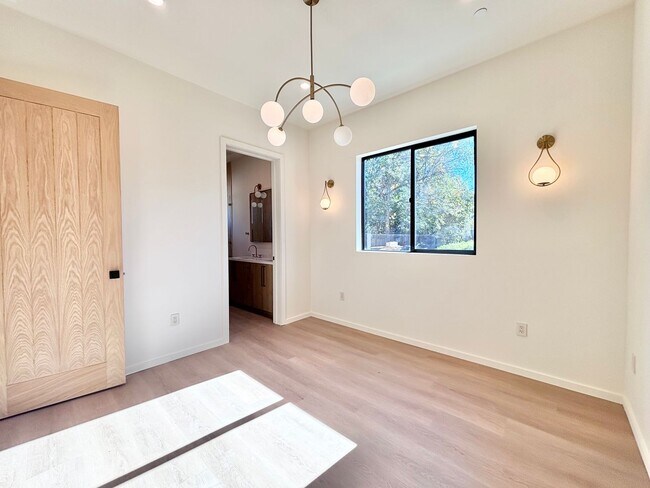 Building Photo - 17852 Saticoy St