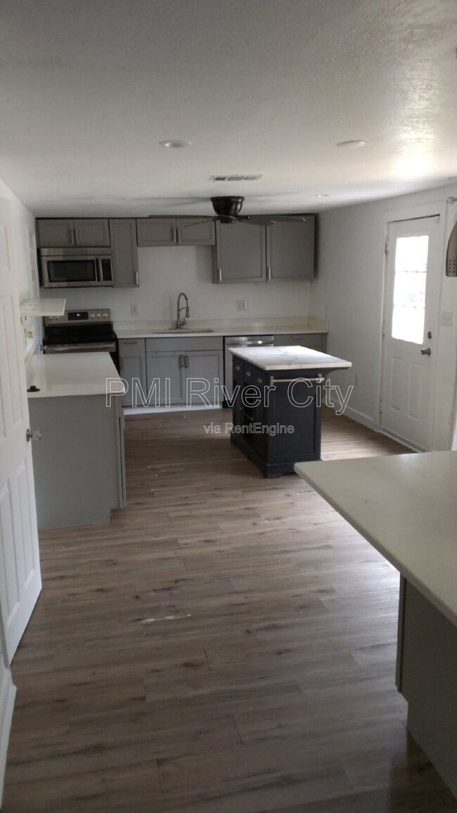 Building Photo - 8136 Siskin Ave