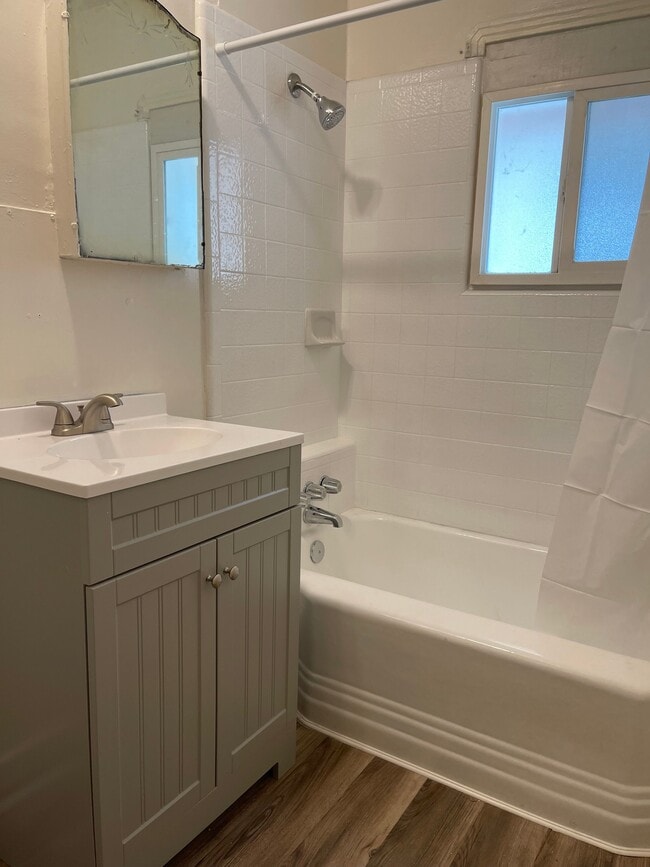 Building Photo - 912 Wayside Dr