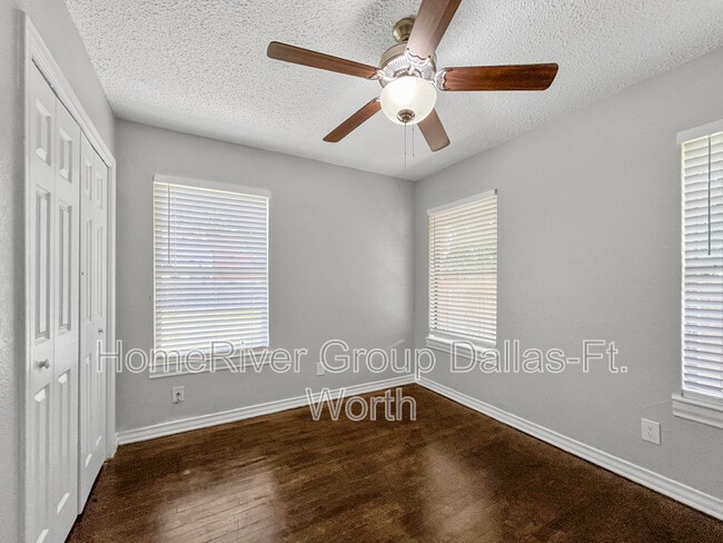 Building Photo - 2339 San Medina Ave