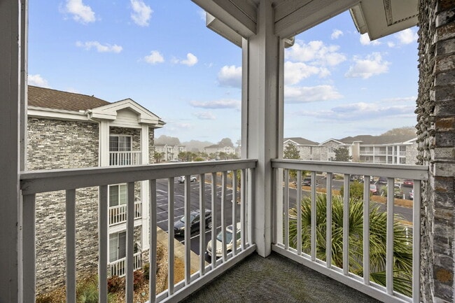 Building Photo - 1 Bedroom Condo in Myrtle Beach with Elevator