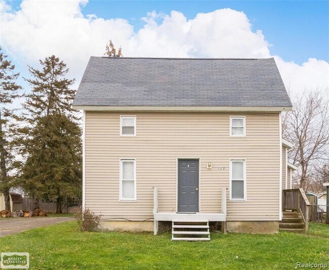 Building Photo - 107 E Perry St