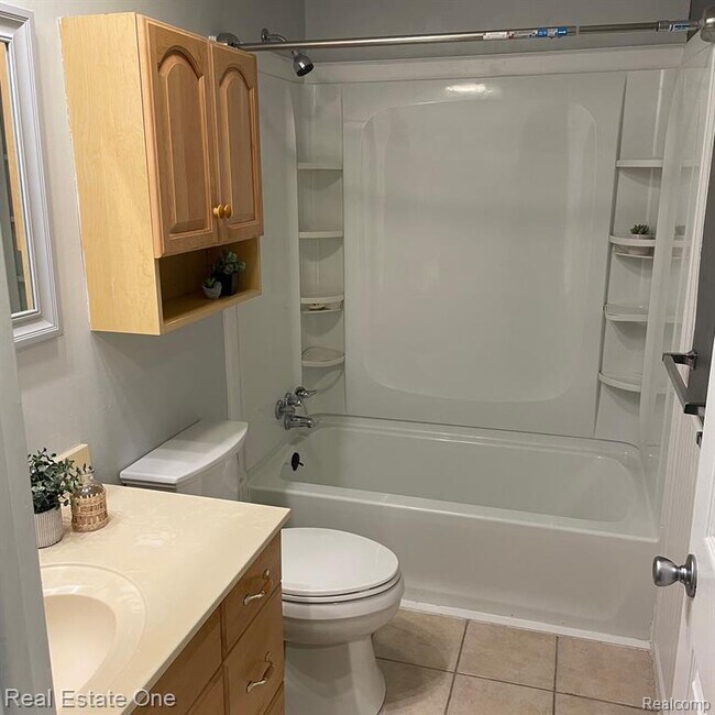 Building Photo - 7220 Bluewater Dr