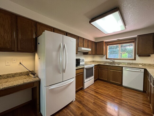 Building Photo - Charming Single-Level Home with Multiple Living Areas and Spacious Backyard Retreat