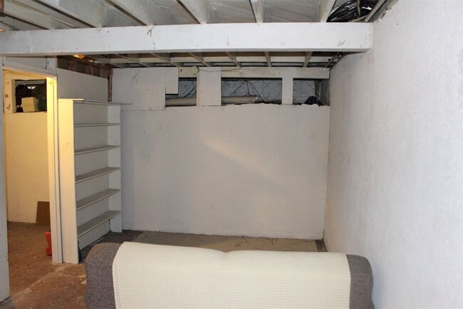 Building Photo - Clean 2 bedroom 1 bath by Columbia River Marina!