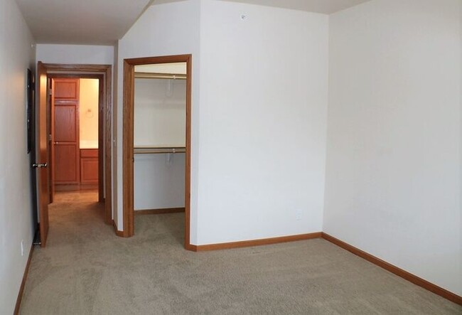 Building Photo - $1,700 | 3 Bedrooms, 2 Bathroom CONDO | PE...