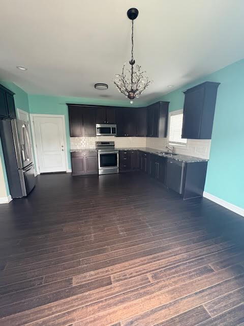 Building Photo - "Charming 3-Bedroom Home with 2.5 Baths in...