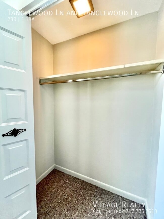 Building Photo - 442 Tanglewood Ln