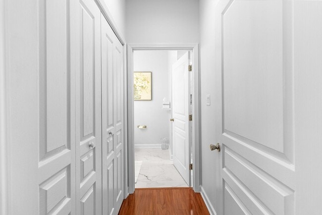 Building Photo - Furnished Townhome – All Inclusive | Gated...