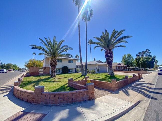 Building Photo - 1519 E Laguna Dr