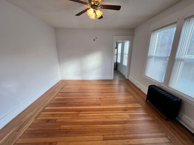 Building Photo - 25-27 Maple St