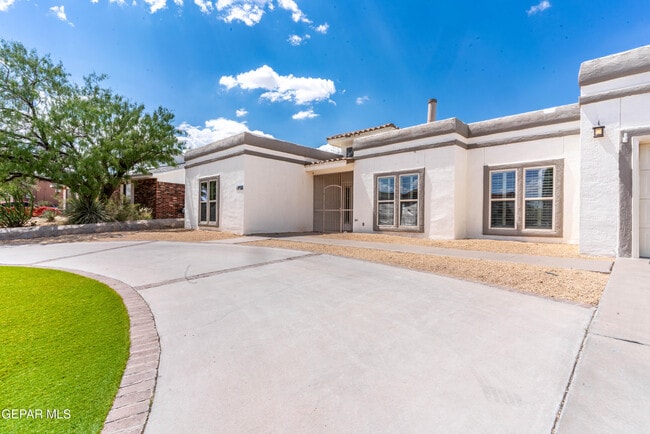 Building Photo - 7033 San Marino Dr