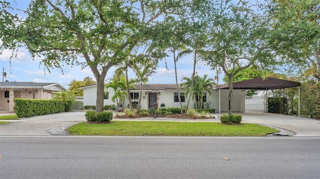 Building Photo - 2900 SW 92nd Ave