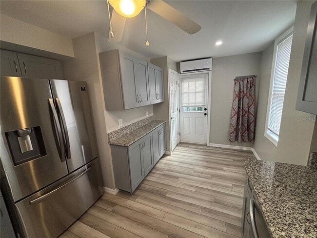 Building Photo - 107 W 6th St