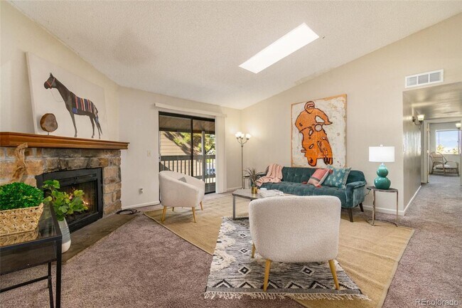 Building Photo - 3 Bed 2 Bath Updated Unit in Robinwood